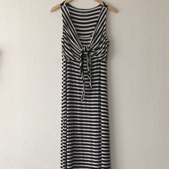 Motherhood Dresses & Skirts - Motherhood Nursing Maxi Dress